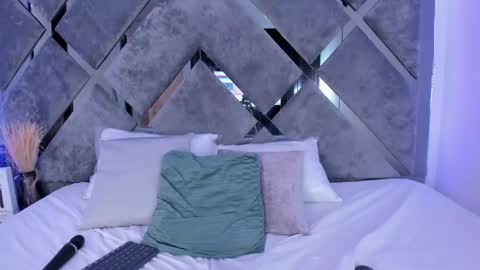 Alice  online show from January 18, 5:59 pm