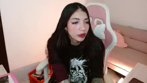 Snapshot of alicia_key_ chatting on June 1, 5:20 am ALICIA online show from June 1, 5:20 am