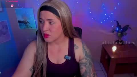 Snapshot of aliciaballard chatting on July 11, 9:16 pm Jennyfer online show from July 11, 9:16 pm