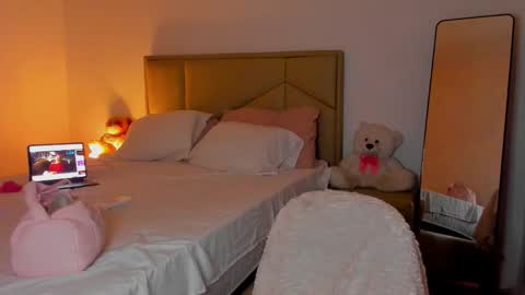 aliciabiden online show from December 18, 3:23 am