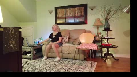 Alicia deHart  Help me reach 1000 Followers. Its FREE online show from April 9, 12:10 am