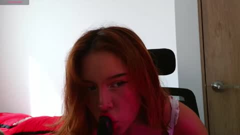 aliciia_23 online show from April 11, 8:57 pm