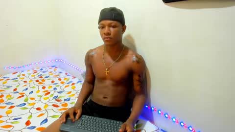 Snapshot of alid_17 chatting on December 4, 8:12 am Alid 17 online show from December 4, 8:12 am