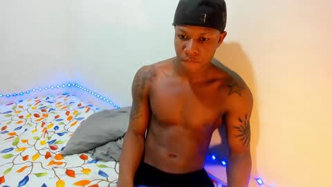 Snapshot of alid_17 chatting on December 5, 9:28 am Alid 17 online show from December 5, 9:28 am