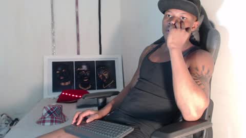 Snapshot of alid_17 chatting on December 14, 12:01 am Alid 17 online show from December 14, 12:01 am