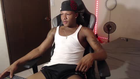 Snapshot of alid_17 chatting on January 8, 11:19 pm Alid 17 online show from January 8, 11:19 pm