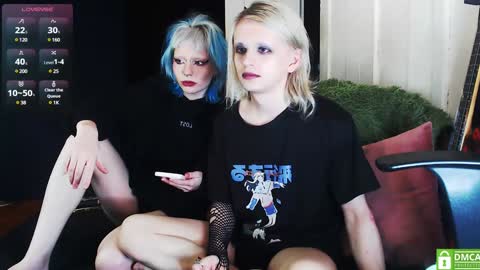 Snapshot of alien_bella chatting on December 9, 1:07 am Alien Bella online show from December 9, 1:07 am