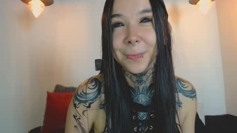 Snapshot of alien_eyes09 chatting on April 25, 1:30 am online show from April 25, 1:30 am
