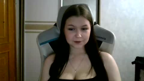Snapshot of alii_na chatting on July 7, 1:48 pm alii na online show from July 7, 1:48 pm