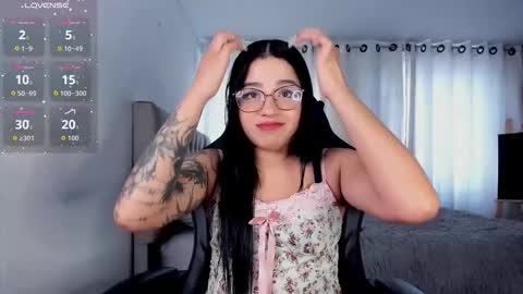 aliice_walker_ online show from November 19, 9:26 pm