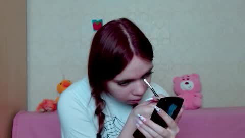 Snapshot of aliiice_stone chatting on March 26, 7:19 pm Alice online show from March 26, 7:19 pm