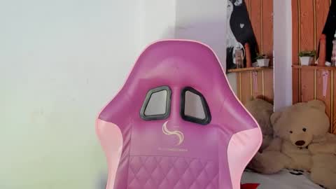 alika online show from December 1, 1:38 pm