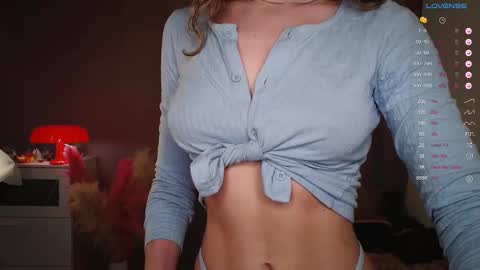 Snapshot of alika_l_v chatting on February 26, 5:45 pm alika_l_v online show from February 26, 5:45 pm