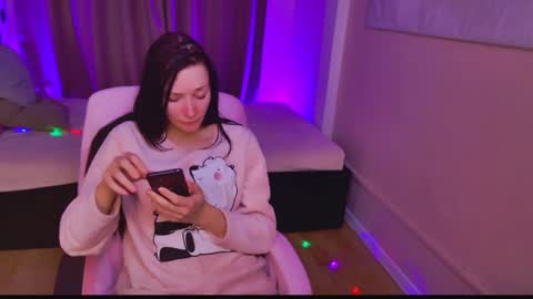 Snapshot of alina_cute_ chatting on December 17, 4:23 am Alina online show from December 17, 4:23 am