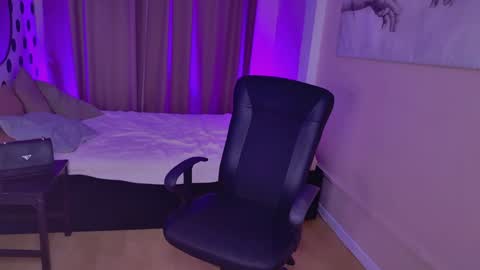 Snapshot of alina_cute_ chatting on December 20, 4:42 am Alina online show from December 20, 4:42 am