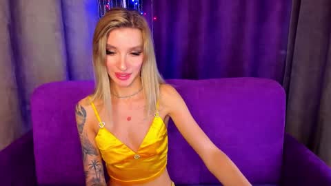 Snapshot of alina_lovelyx chatting on January 16, 4:38 am Alina online show from January 16, 4:38 am