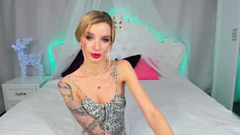 Snapshot of alina_lovelyx chatting on February 2, 1:34 am Alina online show from February 2, 1:34 am