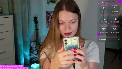 Snapshot of alinabae chatting on September 13, 7:35 pm Alina and Ben online show from September 13, 7:35 pm