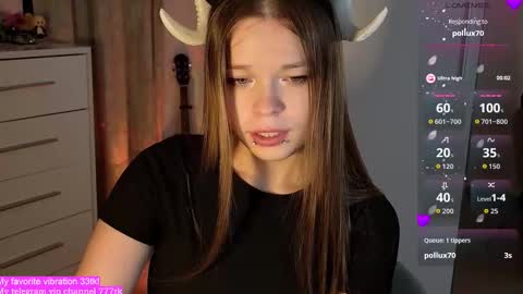 Snapshot of alinabae chatting on September 14, 7:24 pm Alina and Ben online show from September 14, 7:24 pm