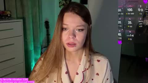 Snapshot of alinabae chatting on September 15, 7:36 pm Alina and Ben online show from September 15, 7:36 pm