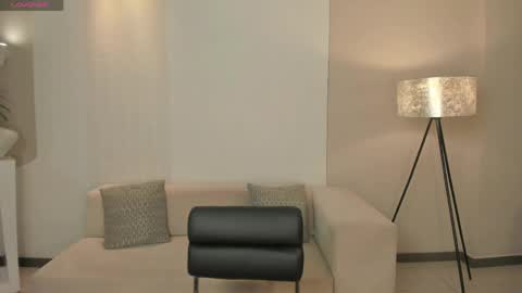 alinakravitz_ online show from May 15, 6:48 pm