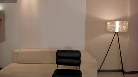 alinakravitz_ online show from May 22, 6:46 pm