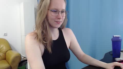 Snapshot of alinasei chatting on September 27, 5:18 pm alinasei online show from September 27, 5:18 pm