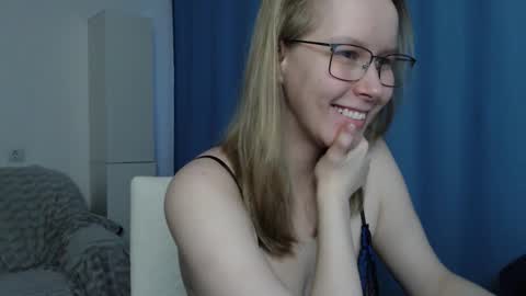 Snapshot of alinasei chatting on November 13, 7:51 am alinasei online show from November 13, 7:51 am