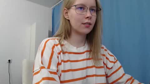 Snapshot of alinasei chatting on January 9, 7:37 pm alinasei online show from January 9, 7:37 pm