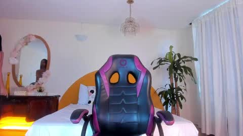 AlinaSimmons online show from April 10, 12:32 pm