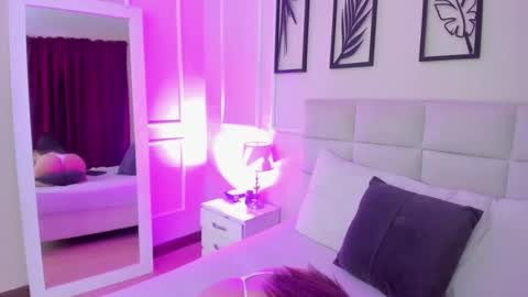     online show from March 3, 8:11 pm