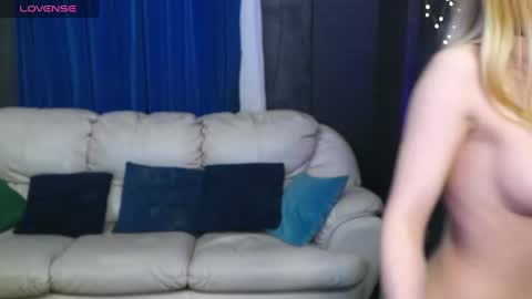 Snapshot of alisaaleks chatting on February 9, 5:33 pm Alisa Aleks online show from February 9, 5:33 pm