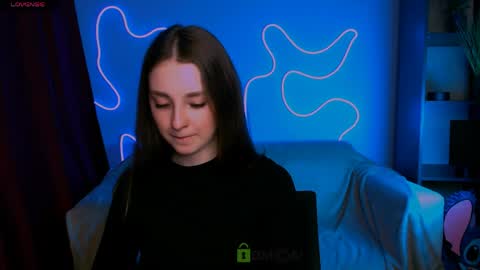 Snapshot of alisabliss chatting on April 3, 7:23 pm Alisa online show from April 3, 7:23 pm