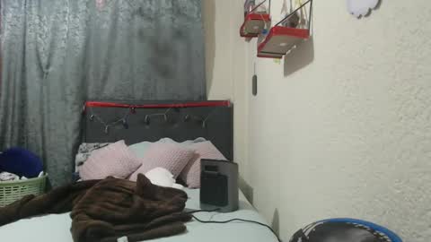 Snapshot of alisha_9997 chatting on February 10, 3:03 am alisha_9997 online show from February 10, 3:03 am