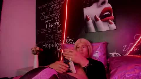 Snapshot of alishaa_nixx chatting on September 22, 4:03 am alishaa_nixx online show from September 22, 4:03 am