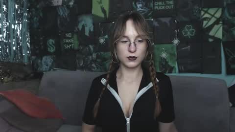 alishakelly online show from November 21, 6:01 am