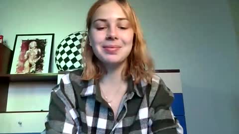 Snapshot of alismoona chatting on October 25, 8:11 am Alisa online show from October 25, 8:11 am