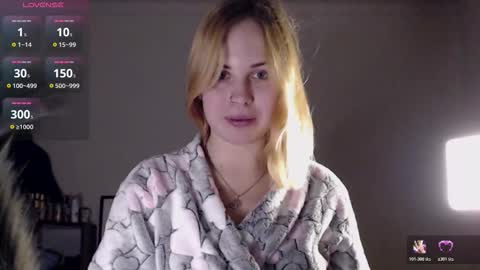 Snapshot of alismoona chatting on December 2, 12:27 am Alisa online show from December 2, 12:27 am