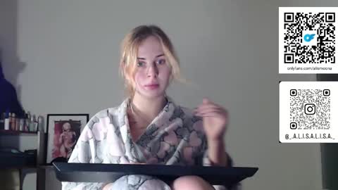 Snapshot of alismoona chatting on December 18, 12:27 am Alisa online show from December 18, 12:27 am