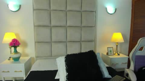 Snapshot of alison__joness chatting on May 27, 8:17 pm Alison online show from May 27, 8:17 pm