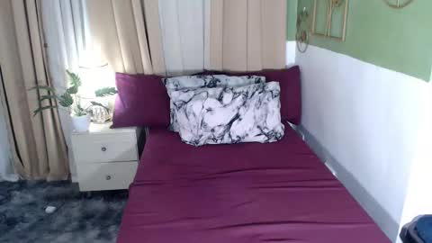 Snapshot of alisonaims chatting on January 24, 11:59 am hotty online show from January 24, 11:59 am