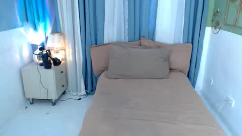 Snapshot of alisonaims chatting on May 30, 5:59 am hotty online show from May 30, 5:59 am