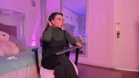 Alison Fishert online show from January 9, 11:58 am