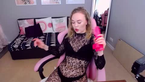 Anna online show from February 21, 8:04 am