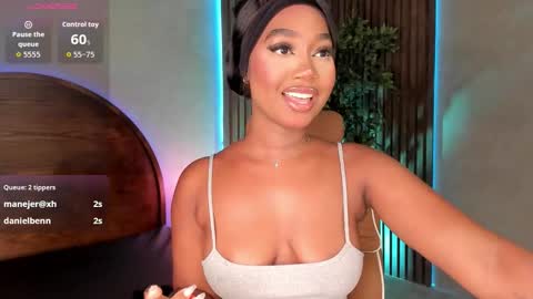 Alison Moon  online show from October 26, 1:11 am