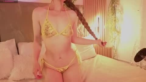 Mia online show from October 11, 2:48 pm