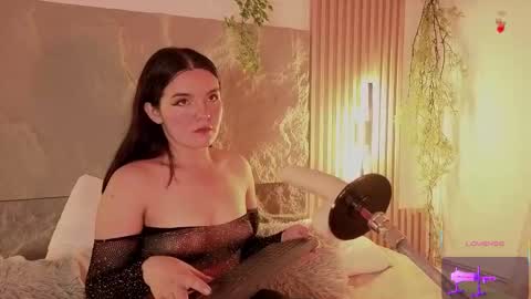 Mia online show from November 9, 8:07 pm