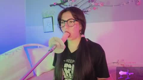 Mia online show from March 19, 9:30 pm