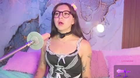 Snapshot of alissa_cute1 chatting on April 19, 8:22 pm Mia online show from April 19, 8:22 pm