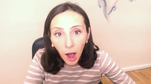 Snapshot of alissajersy_ chatting on October 7, 8:33 am Alissa online show from October 7, 8:33 am